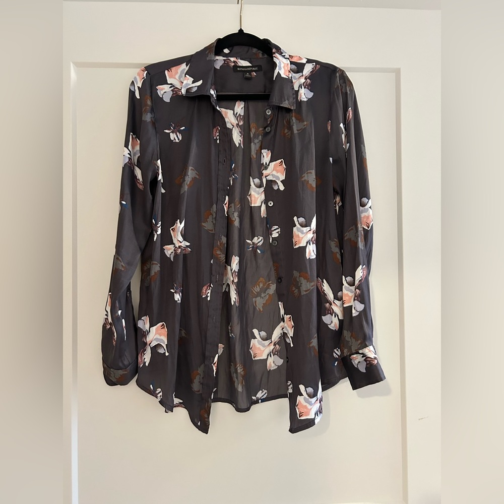 Women’s Banana Republic blouse